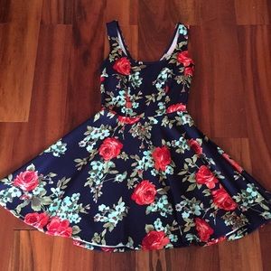 Cute floral spring/summer dress!